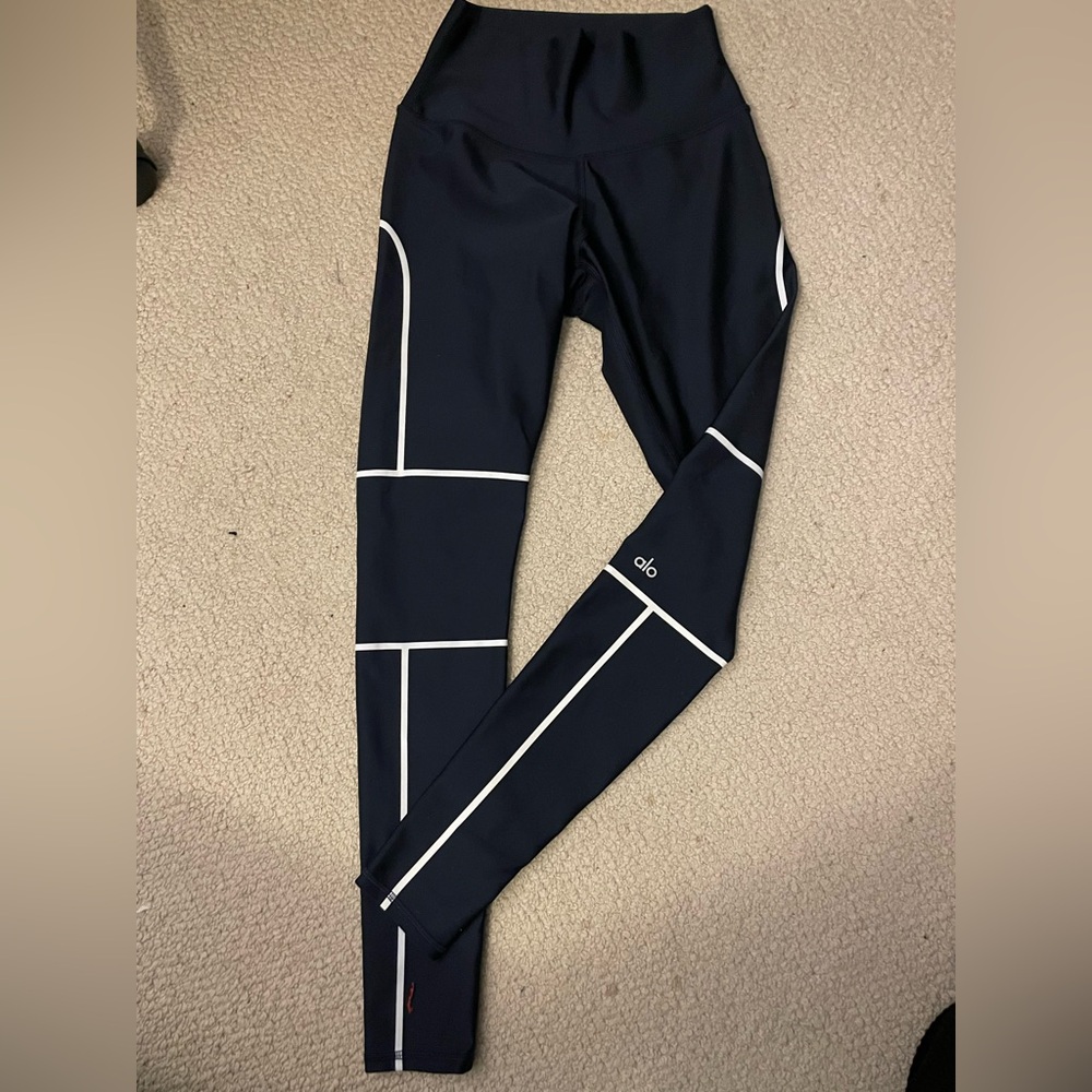 Alo yoga leggings. Worn maybe twice still in perfect condition. Navy blue.